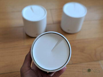 TP-Link X60 Hand Top