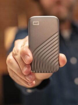 WD My Passport SSD Hand