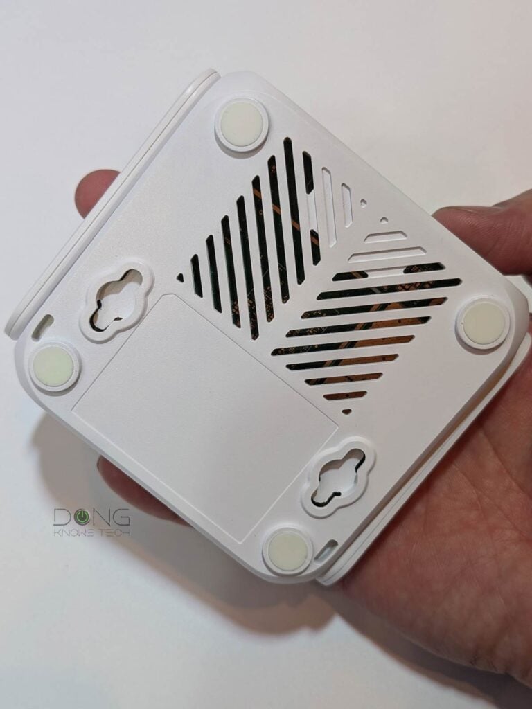 ASUS RT-BE58 Go Preview (vs. TP-Link TL-WR3602BE): Flexible Dual-Band Wi-Fi 7 on the Go 7 ASUS RT BE58U underside