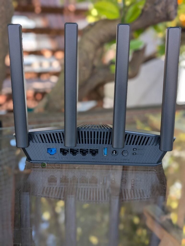 ASUS RT-BE82U ports