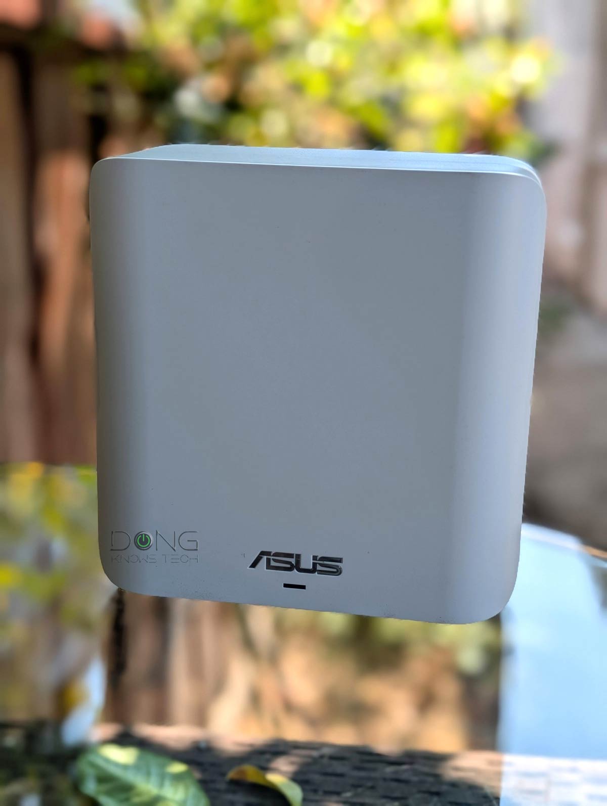 ASUS ZenWiFi BD5 Review (vs. TP-Link Deco BE25): A Formidable Dual-Band Wi-Fi 7 System 6 ASUS ZenWiFi BD5 front side