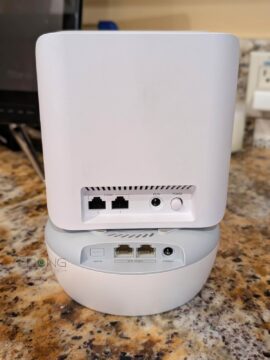 ASUS ZenWiFi BD5 vs. TP Link Deco BE25 portside, these are among the best 2.5Gbps Multi-Gig mesh systems on the market