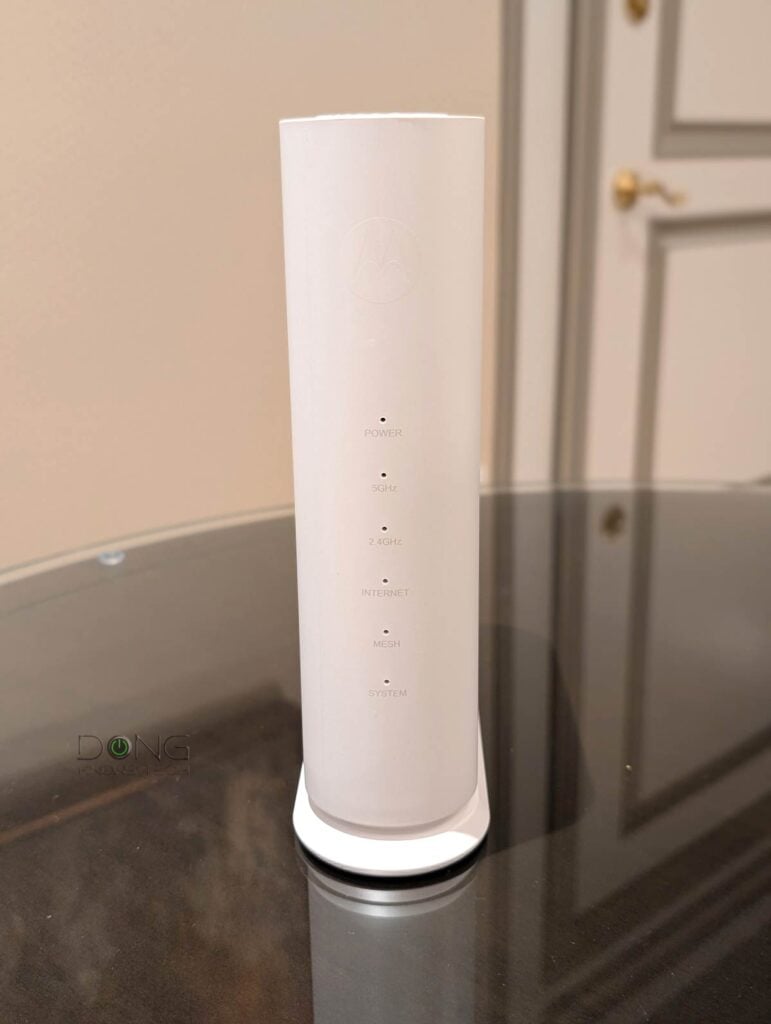 MNQ1525: Motorola's First Wi-Fi 7 Router Is an Entry-Level Mesh Unit 2 Motorola MNQ1525 Wi-Fi 7 mesh router front