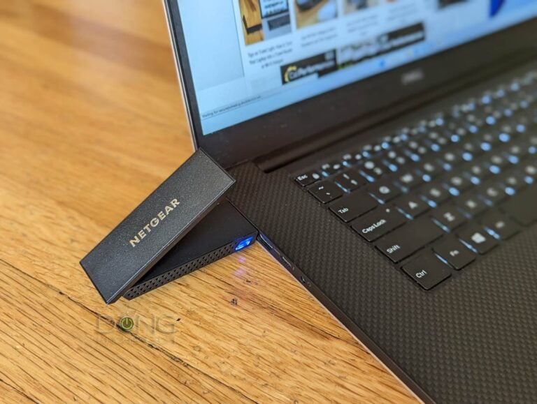 NETGEAR A8000 Wi-Fi 6E Adapter Light