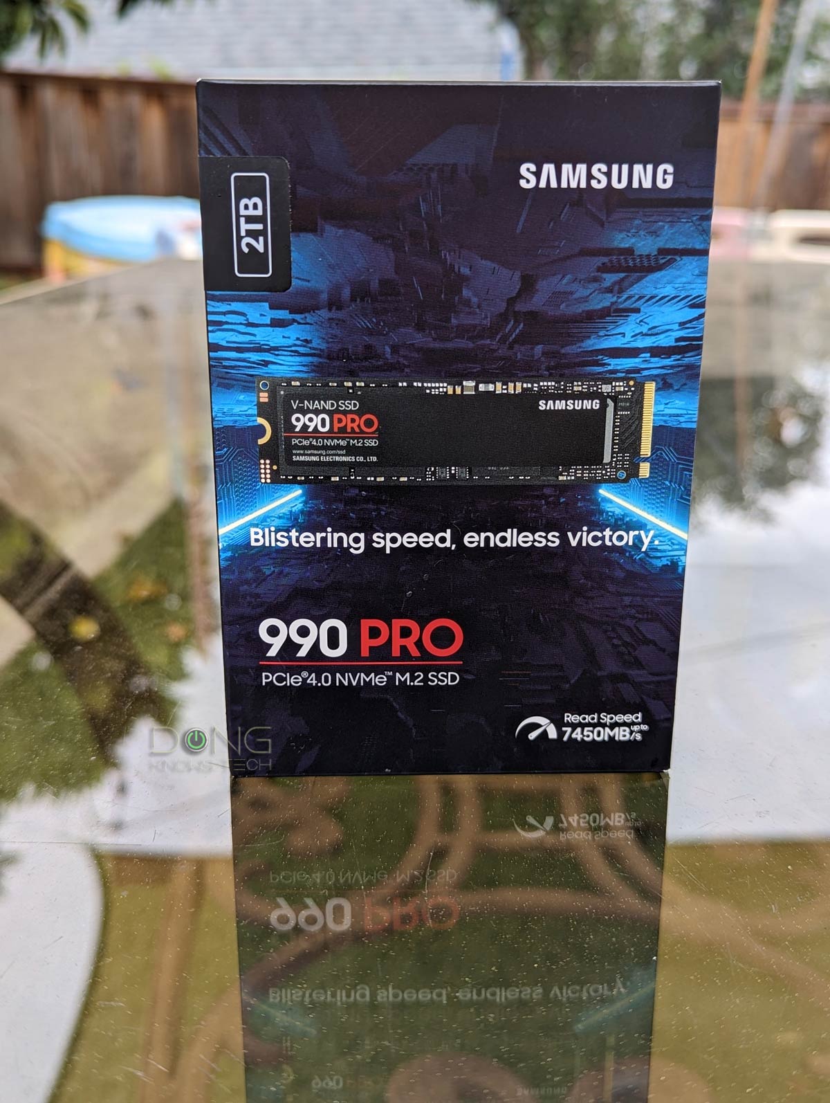 Samsung 990 PRO SSDs front box