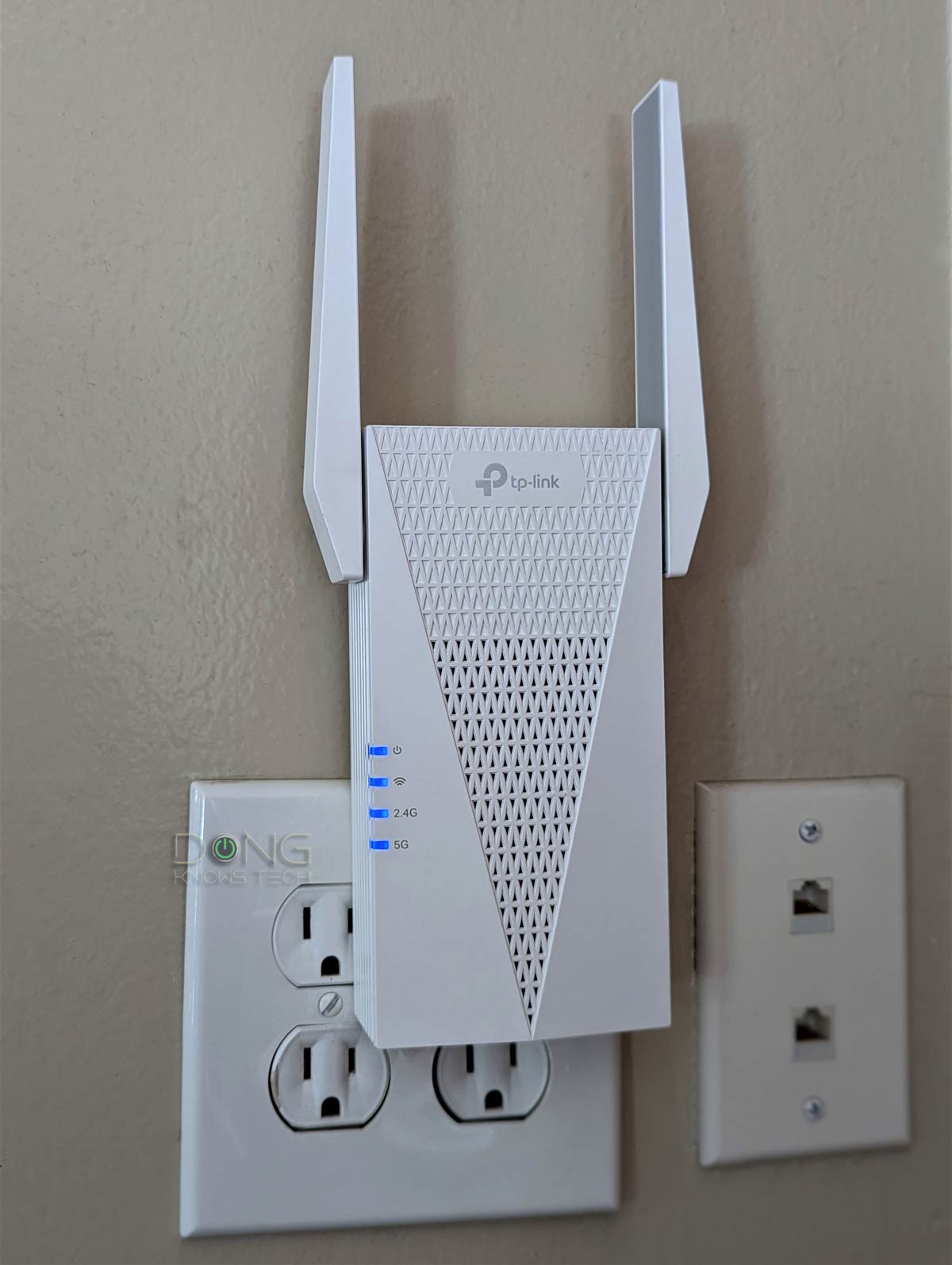 TP-Link RE715X Wi-Fi 6 Range Extender in action