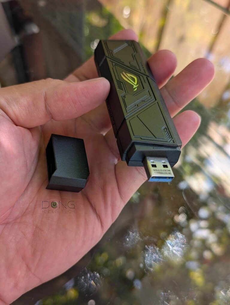 The ASUS ROG USB BE92 comes with a lid to cover its USB A connector