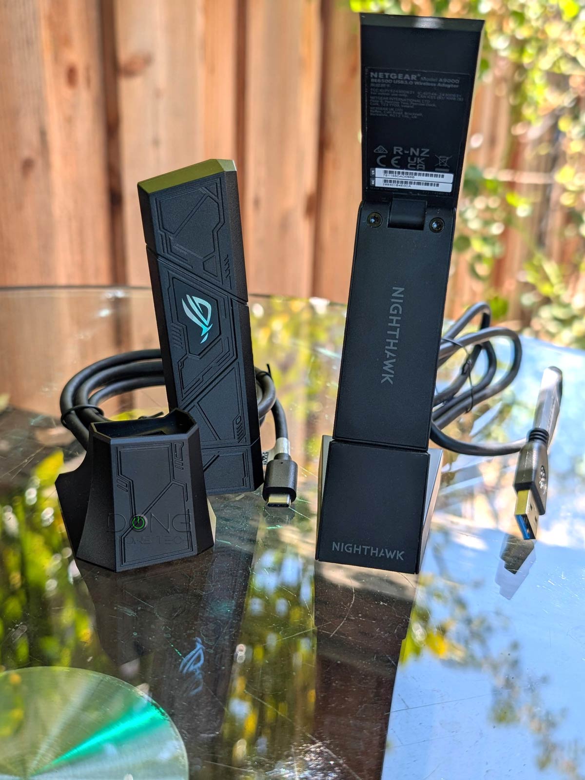 ASUS ROG USB-BE92 Review (vs. NETGEAR Nighthawk A9000): A Flexible and Effective Wi-Fi 7 Upgrade 14 The ASUS ROG USB BE92 vs. NETGEAR Nighthawk A9000 with its antenna