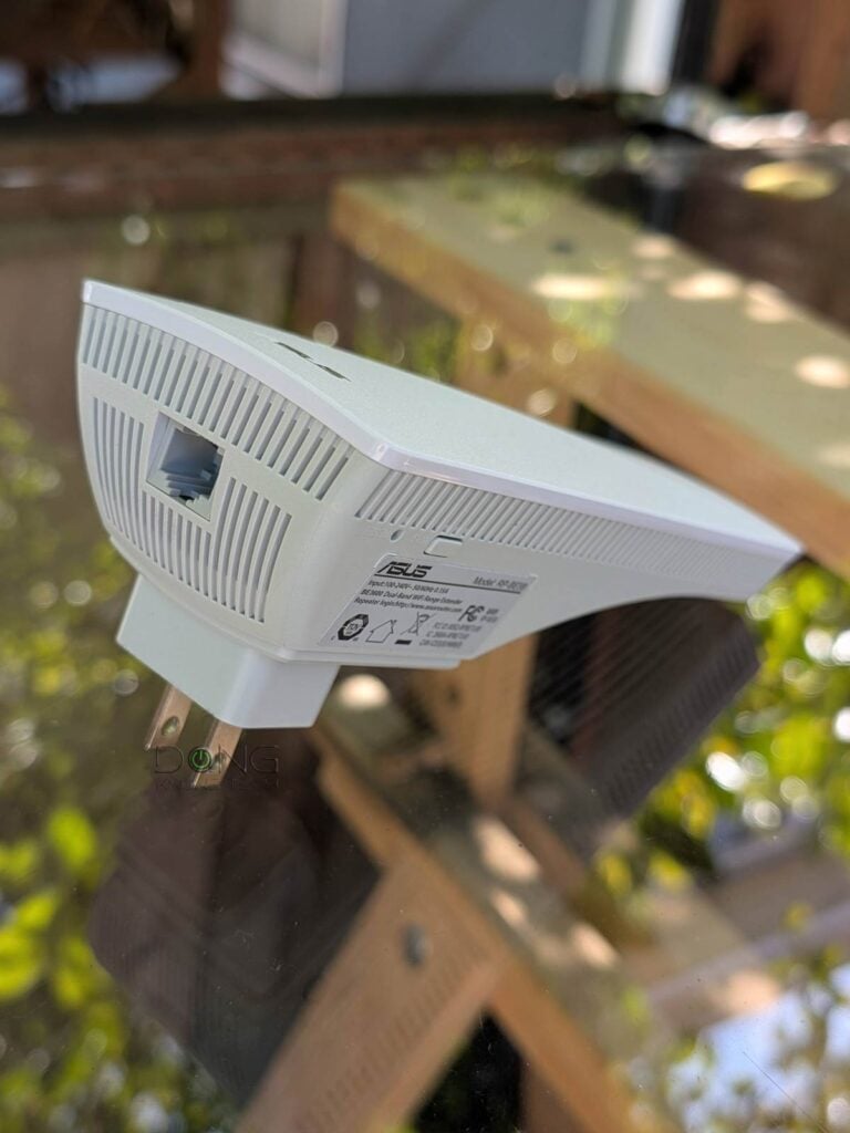 The ASUS RP-BE58 has a Gigabit uplink port