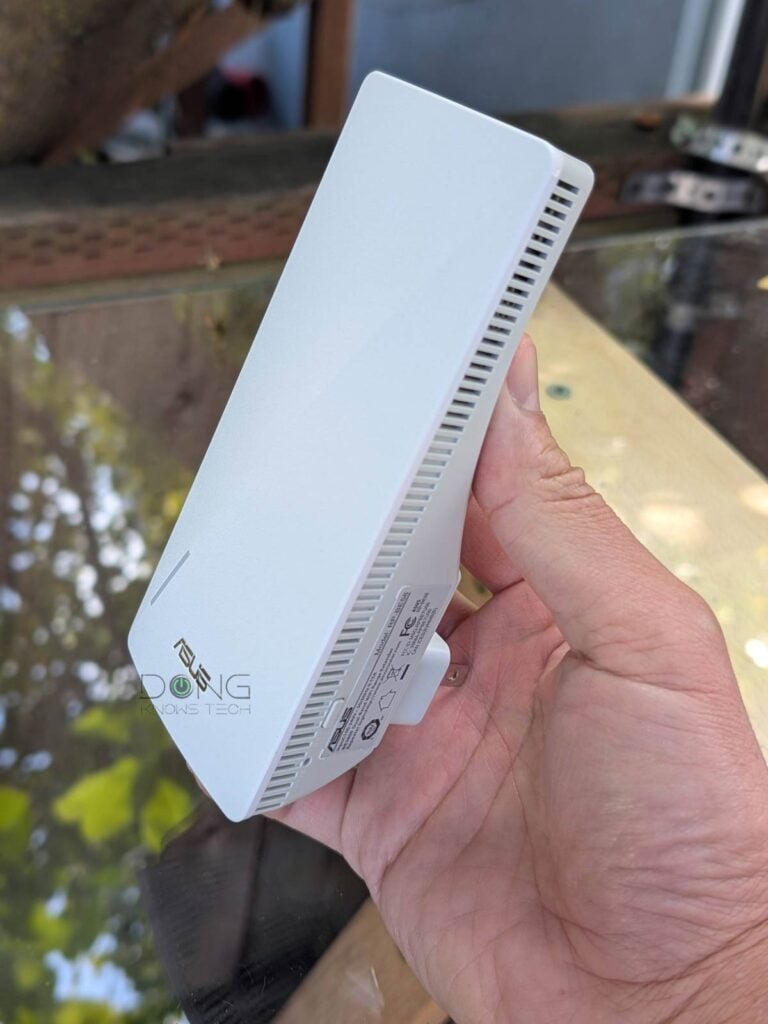 The ASUS RP-BE58 is a snap on Wi-Fi 7 range extender