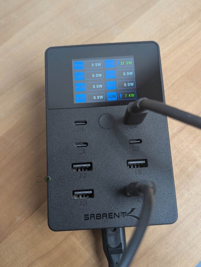 The LCD of the Sabrent Voltik 252W 8 PORT USB PD 3.0 Charger