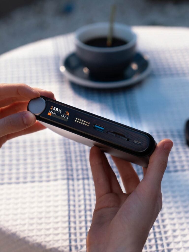 The PocketCloud comes with a little screen and a dial for the user to view its status and quickly switch between different storage devices it hosts.