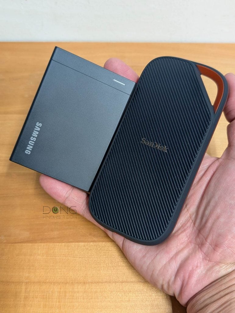 The Samsung P9 is much more compact than the SanDisk Extreme PRO with USB4