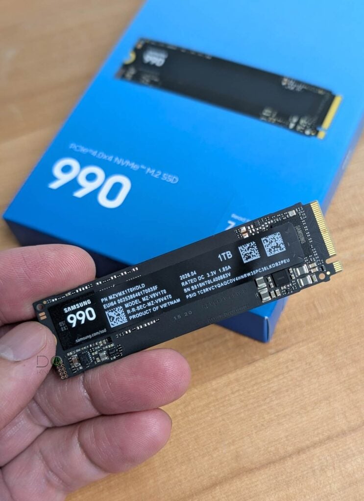 The Samsung SSD 990 is a standard single sided 2280 M.2 NVMe Gen 4x4 internal drive