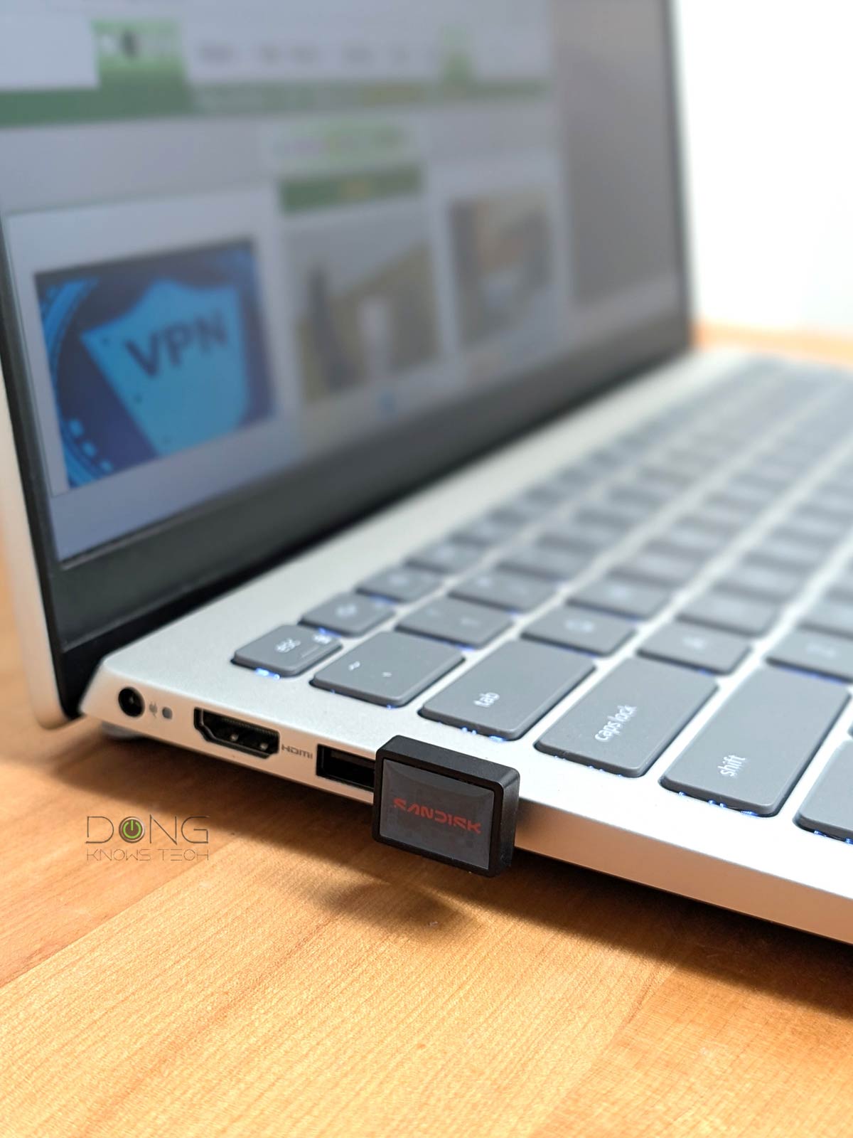 The Sandisk Extreme Fit USB C Flash Drive in action