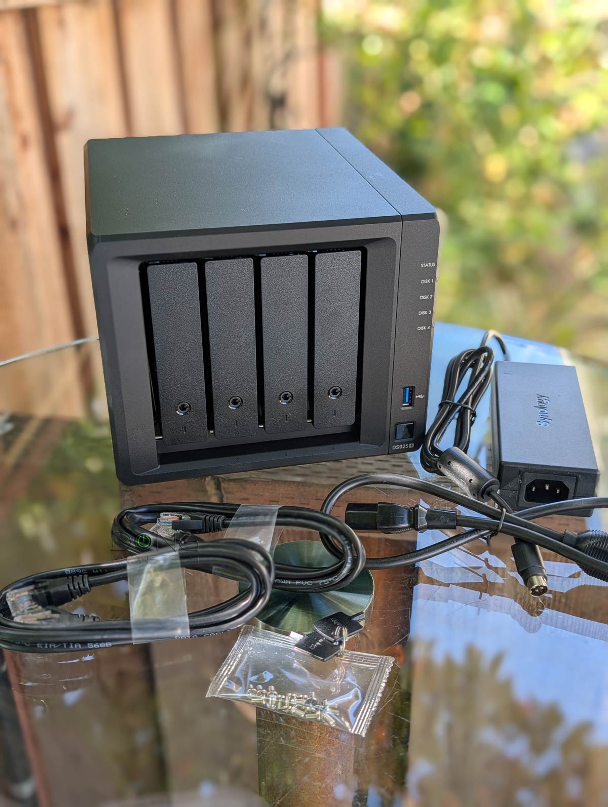 Synology DS925+ Review (vs. DS923+): A Solid Replacement That's Essentially a Downgrade 1 The Synology DS925+ comes with an external power adapter two network cables and other accessories