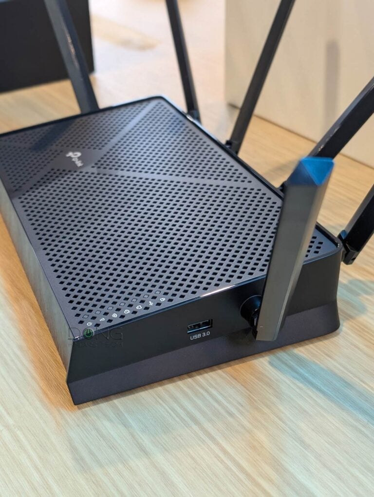 The TP-Link Archer BE400 BE6500 dual-band router comes with a USB port on the side