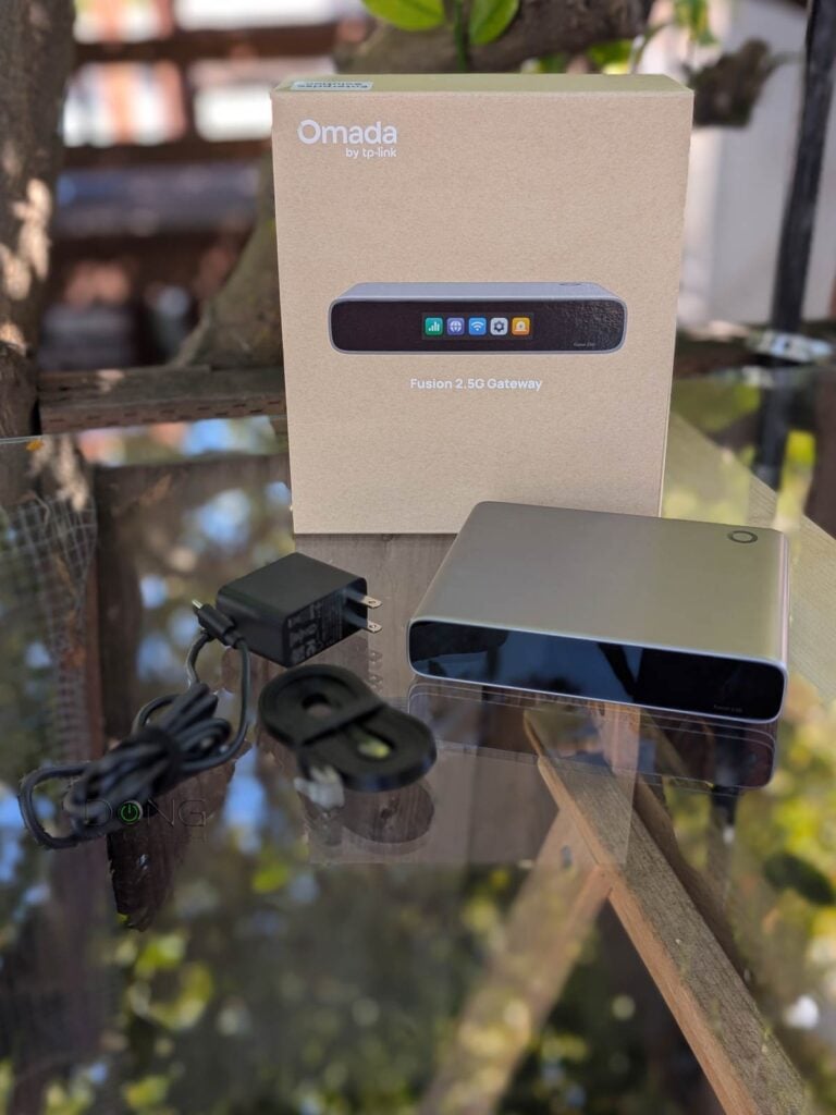 The TP-Link Omada Fusion 2.5G Gateway comes with a standard USB-C PD adapter and a network cable out of the box