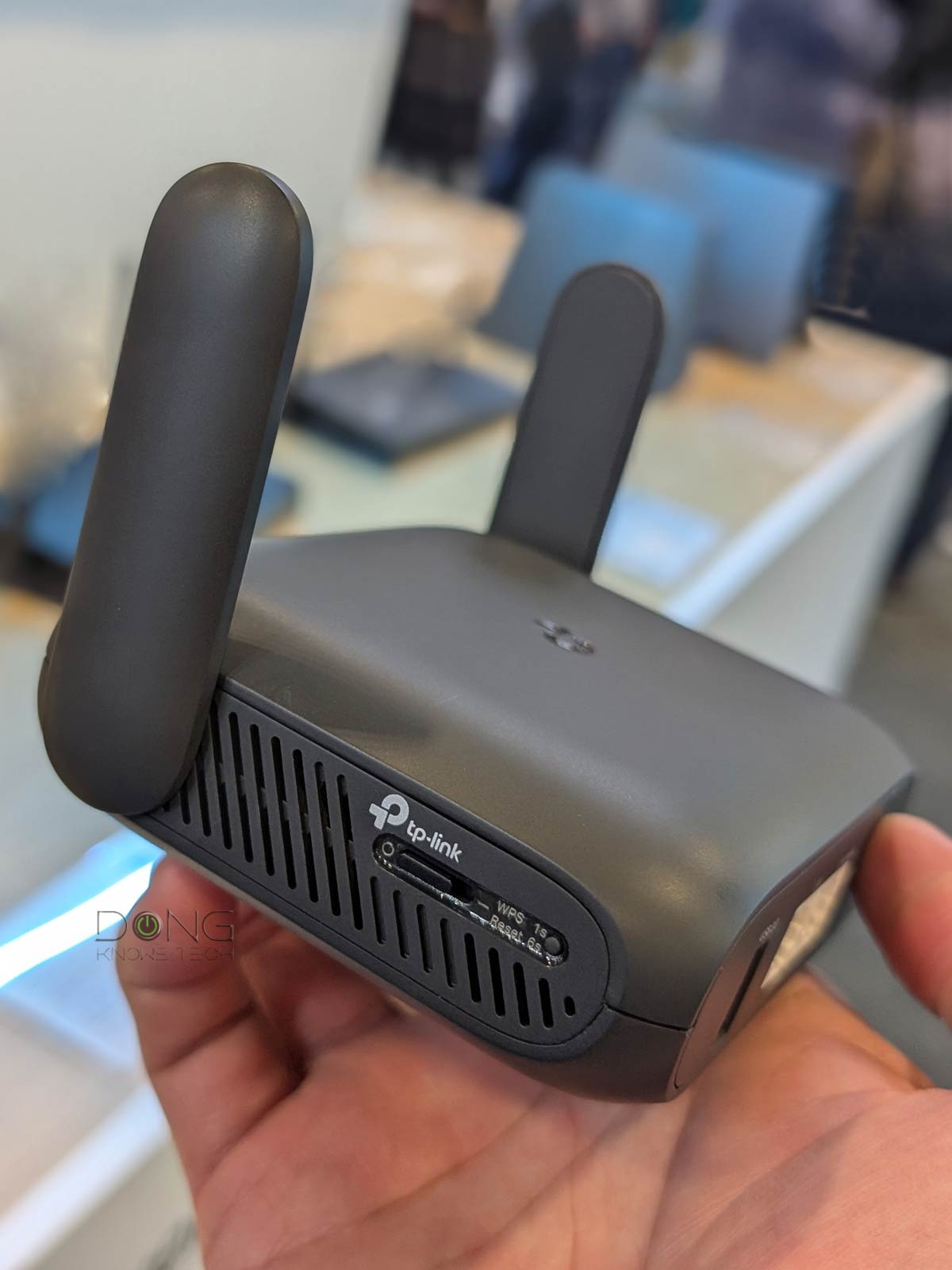 TP-Link Roam 7 Travel Router (TL-WR3602BE): Real Wi-Fi 7 On-the-Go 1 The TP-Link TL WR3602BE Roam 7 is a compact BE3600 Wi-Fi 7 portable travel router