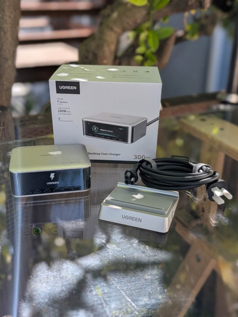 The UGREEN Nexode Pro 300W Desktop Charger comes including with a 3 prong IEC C5 power cord, and a plastic base