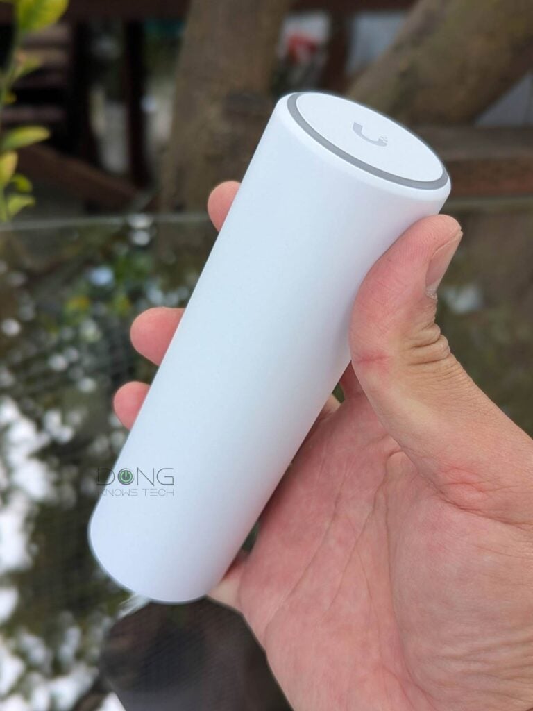 The Ubiquiti U7 Mesh is tiny