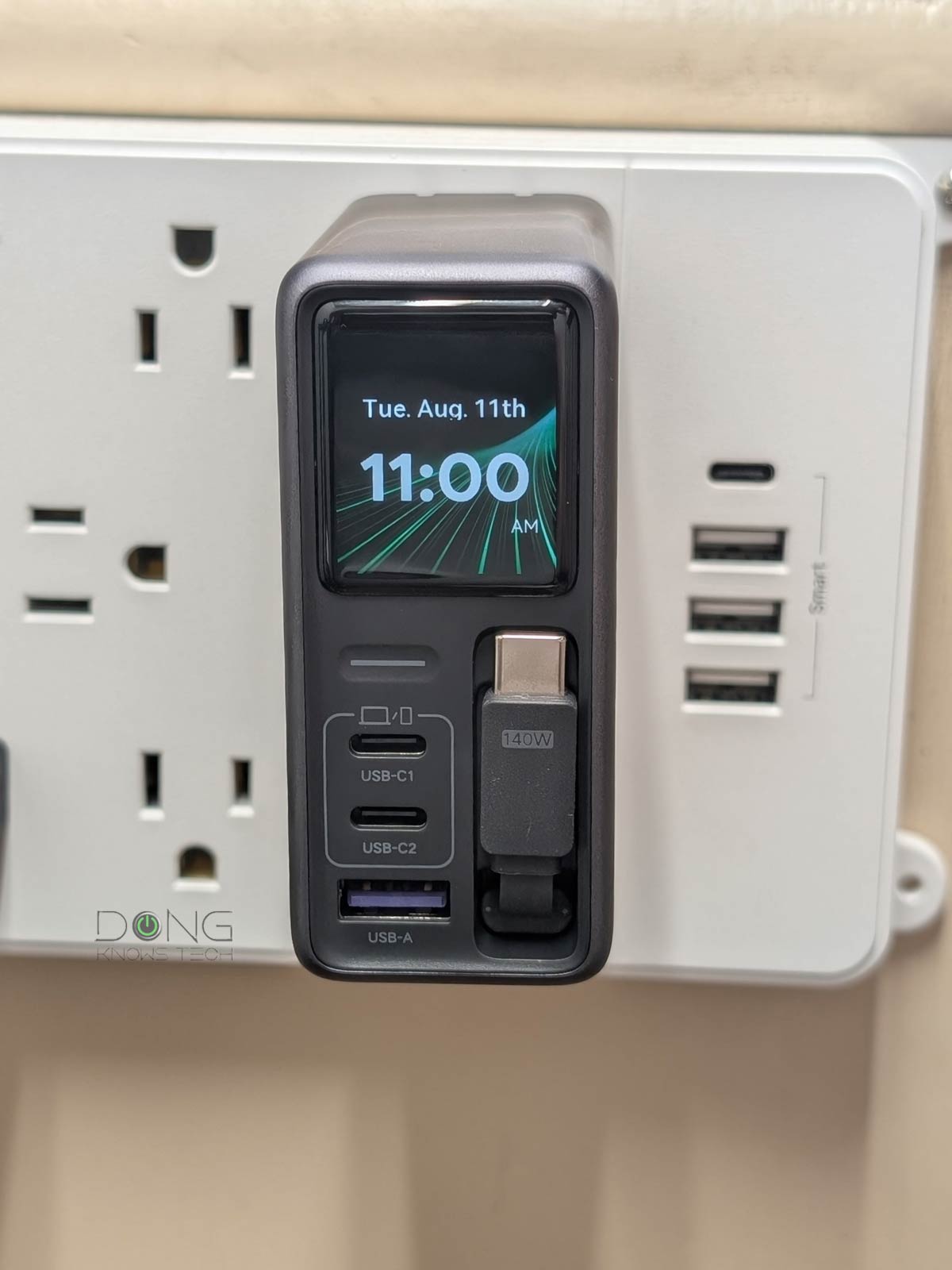 UGREEN Nexode Pro 160W Charger with Retractable Cable Review UGREEN Nexode Pro 160W Charger with Retractable Cable Review