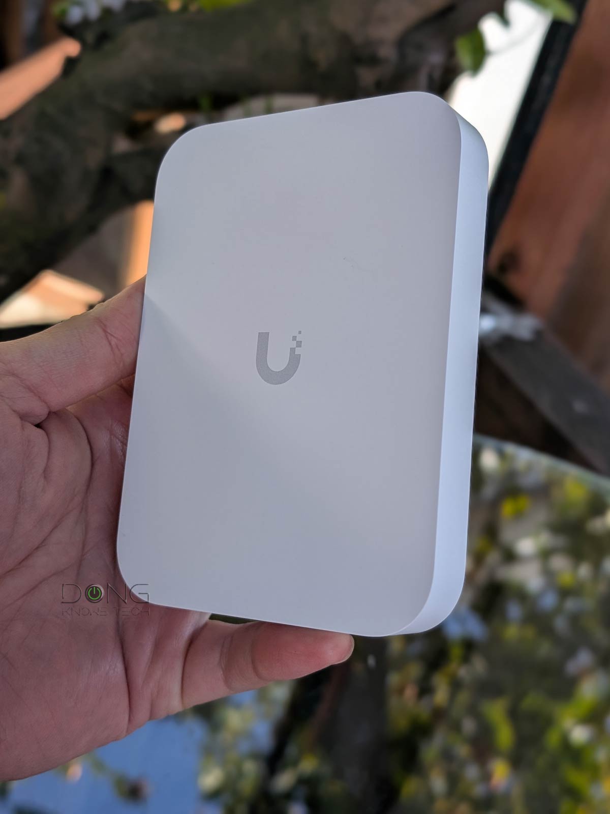 Ubiquiti U7 In-Wall Review (vs. U7 Lite): A Well-Performing Dual-Band Wi-Fi 7 Access Point with Valuable PoE Extras