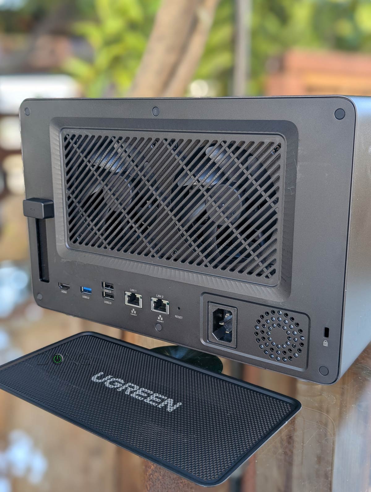 UGREEN DXP6800 Pro fans