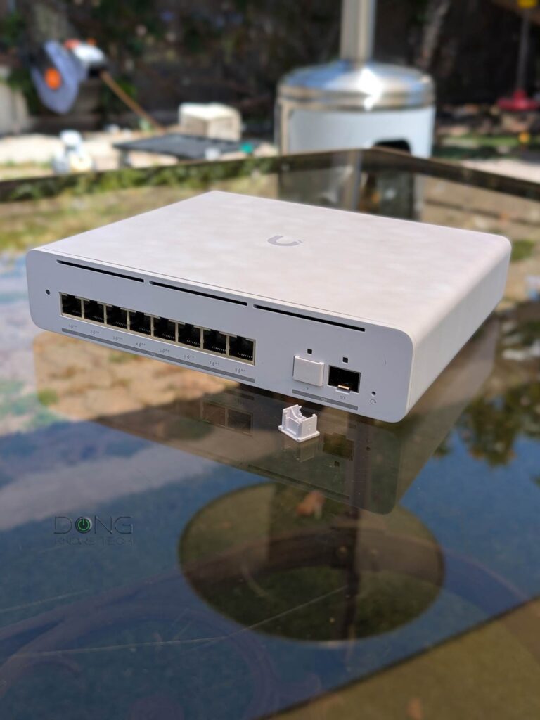 Ubiquiti Pro XG 8 PoE port side