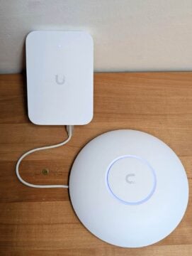 Ubiquiti U7 In-Wall is working while hosting the U7 Lite