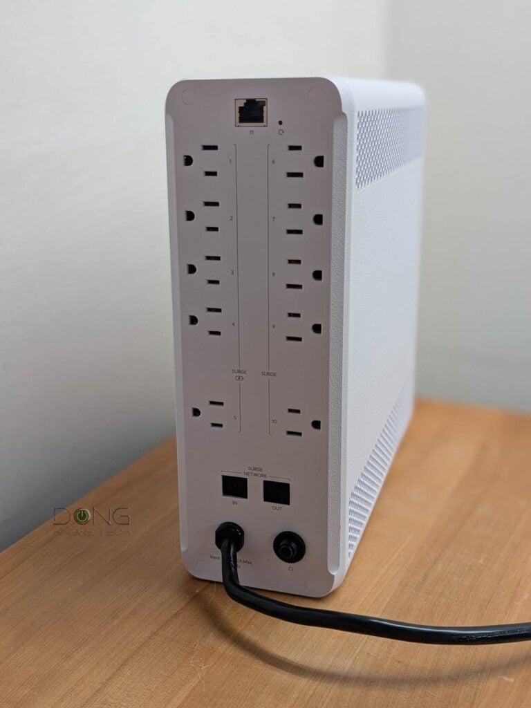 Ubiquiti UniFi UPS Tower sockets