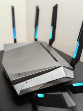 Wi-Fi antennas on a router uses dBi to create a sphere of coverage