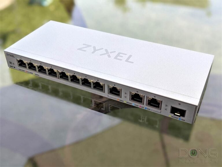 Zyxel XGS1250 12 Multi-Gig Switchs Front